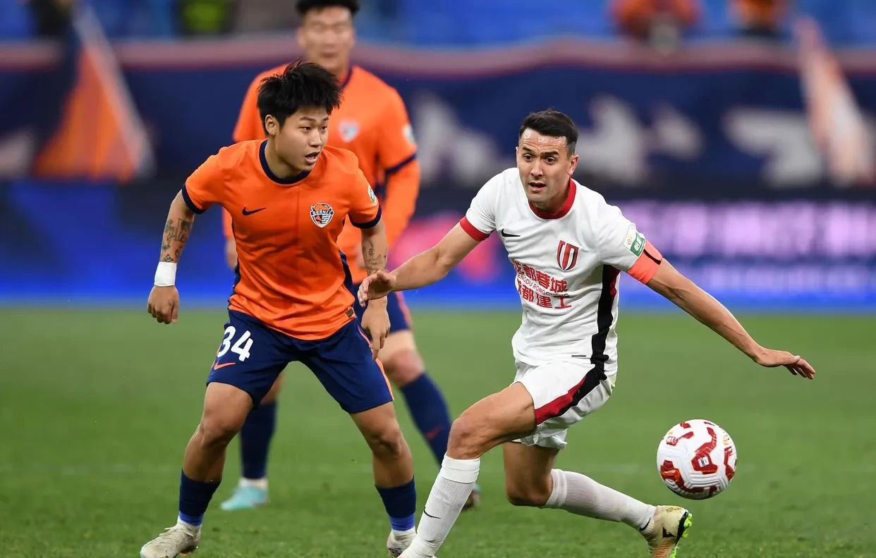 西甲赛程吃紧，山东泰山集结日内部沟通，震撼外界，更衣室氛围转暖(西甲赛程比分)-泛亚体育平台