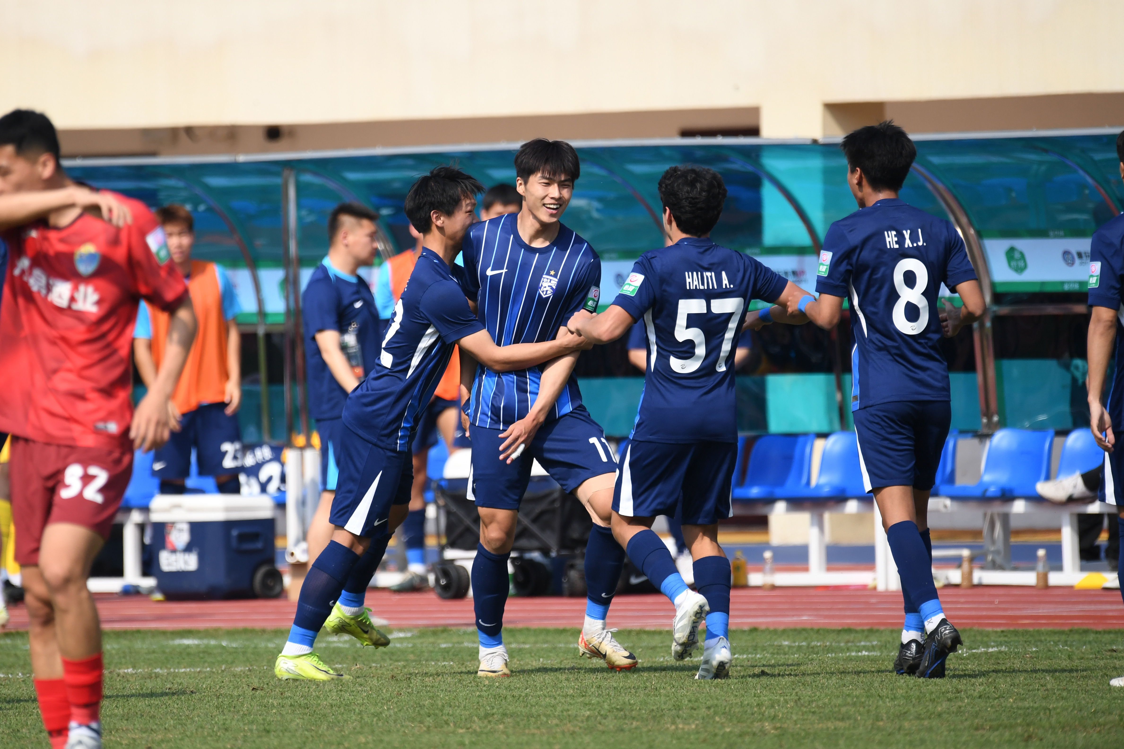 武汉三镇训练开放日；清晨绝杀压哨引欢呼；CBA季后赛在即；更衣室氛围转暖的简单介绍-泛亚娱乐平台